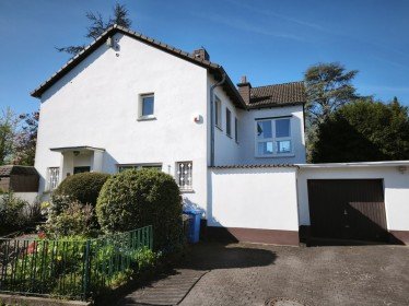 Hauptbild Charmantes Einfamilienhaus + Appartement in begehrter Lage von Alt-Schwalbach