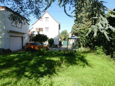 Hauptbild gepflegtes Mehrfamilienhaus mit Nebengebäude