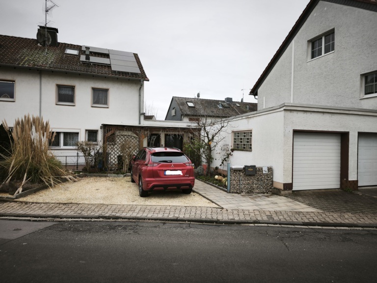  Doppelhaush�lfte Hattersheim