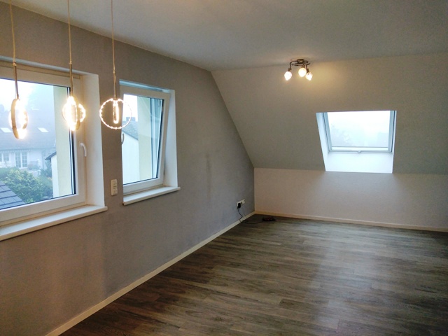  Schwalbach am Tauuns Dachgeschosswohnung gut geschnittene DG-Wohnung - unmittelbar zur S-Bahn Niederh�chstadt