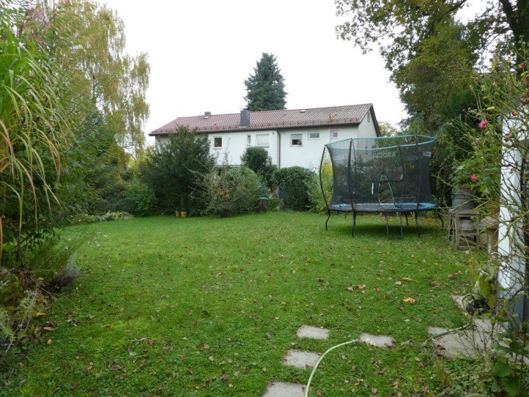 Blick von der Terrasse Kelkheim Einfamilienhaus Traumhaus f�r die ganze Familie in Kelkheim � Ruhe, Natur und Lebensqualit�t!